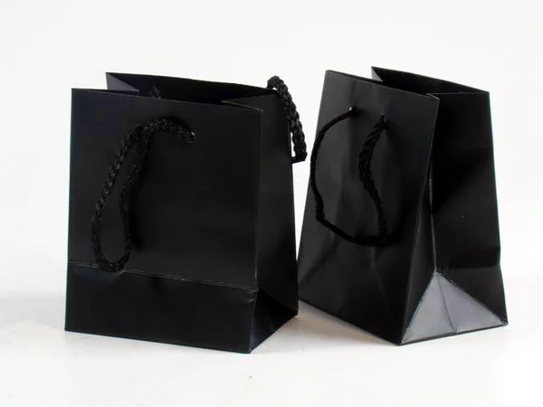 BUSTE SHOPPER CARTA 10X12X6.5 NERO 12PZ UY510HRR04YNE